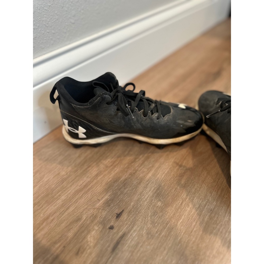 Under Armour Baseball Cleats Kids Youth 3.5 Black White Molded Athletic Sports - Picture 6 of 12